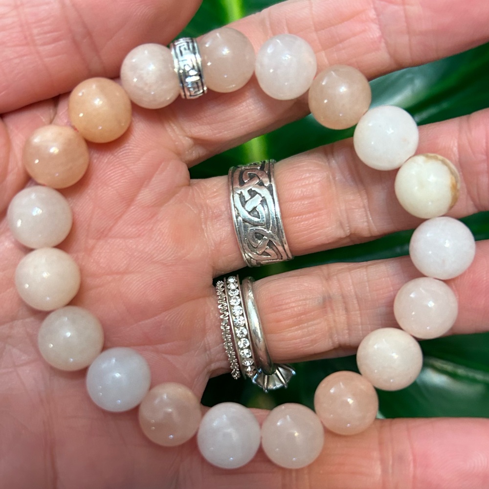 chunky 10mm pink opal bracelet - Picture 2 of 3